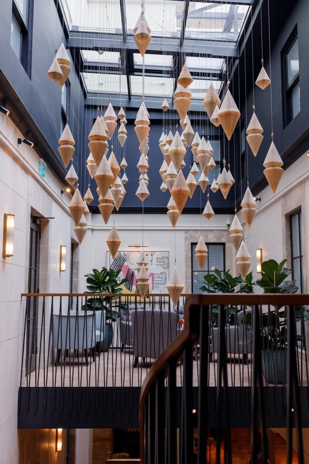 ホテル ダブルツリー バイ ヒルトン ロンドン ケンジントン エクステリア 写真 The interior of the hotel