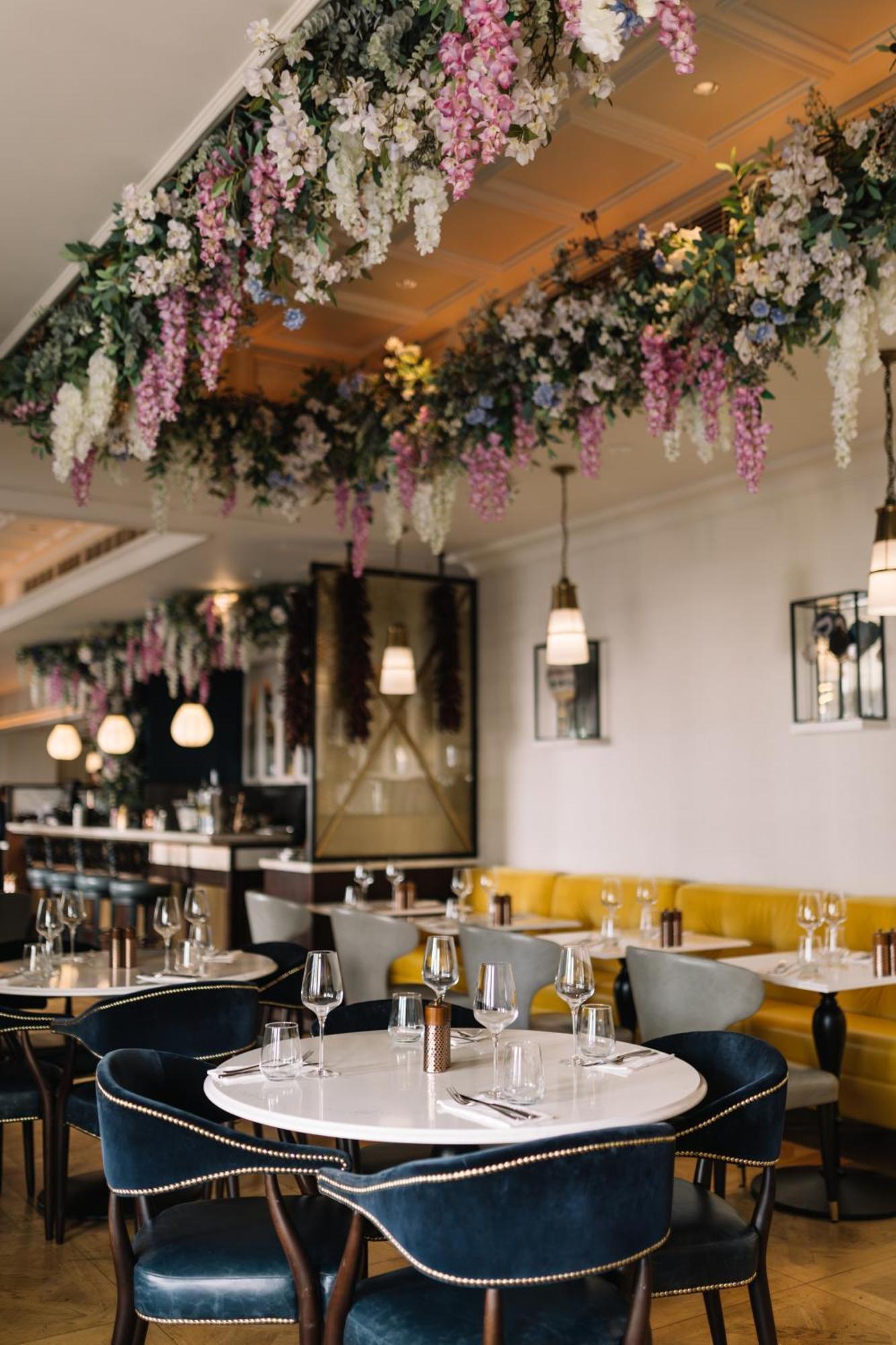 ホテル ダブルツリー バイ ヒルトン ロンドン ケンジントン エクステリア 写真 Interior of the restaurant