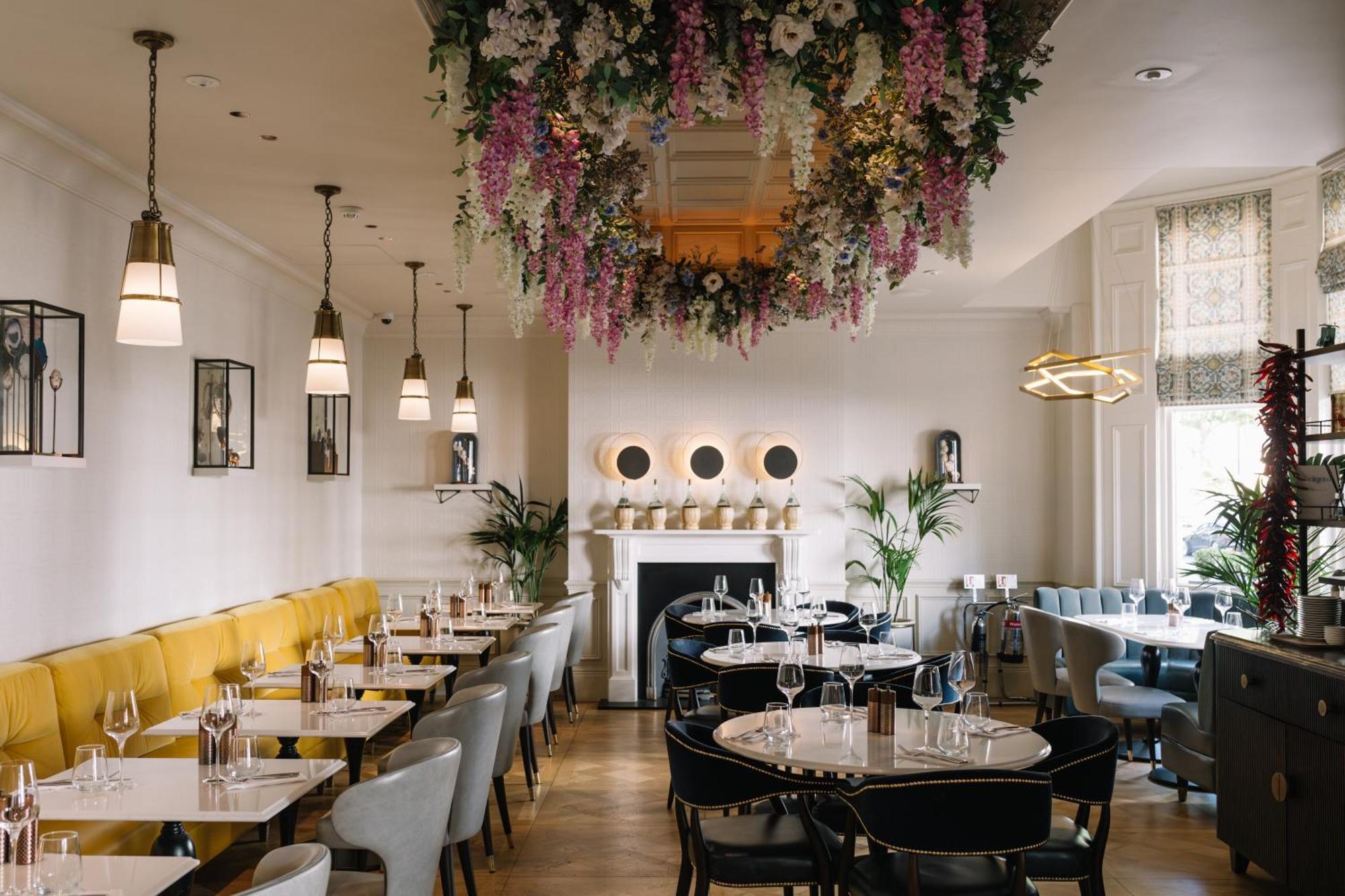 ホテル ダブルツリー バイ ヒルトン ロンドン ケンジントン エクステリア 写真 Interior of the restaurant