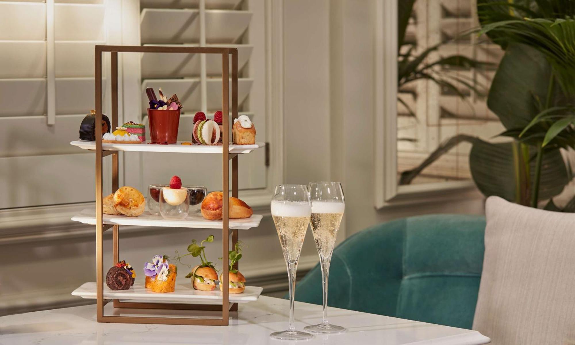 ホテル ダブルツリー バイ ヒルトン ロンドン ケンジントン エクステリア 写真 Afternoon tea at The Ivy, St John's Wood