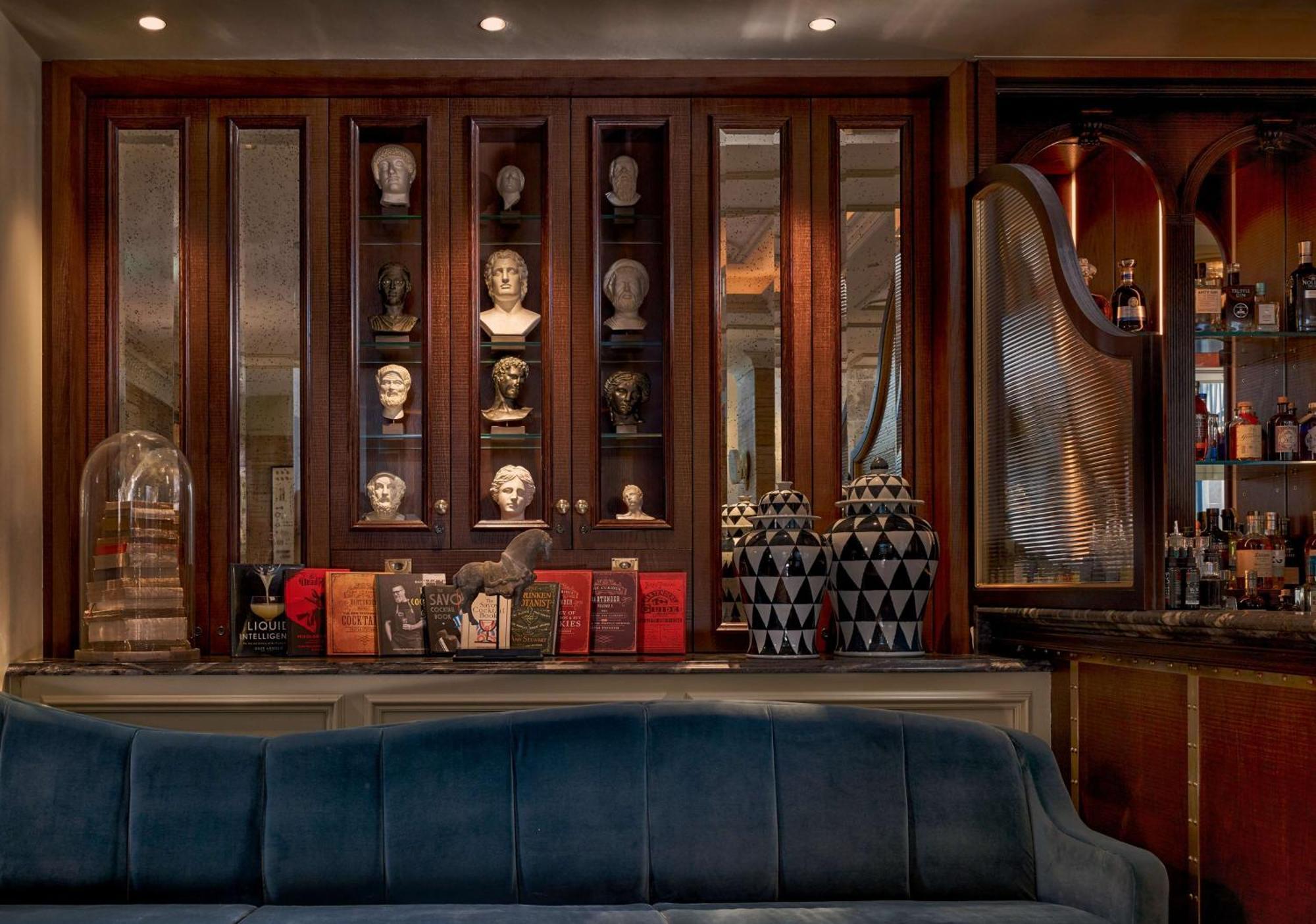 ホテル ダブルツリー バイ ヒルトン ロンドン ケンジントン 設備 写真 The bar at the London Edition