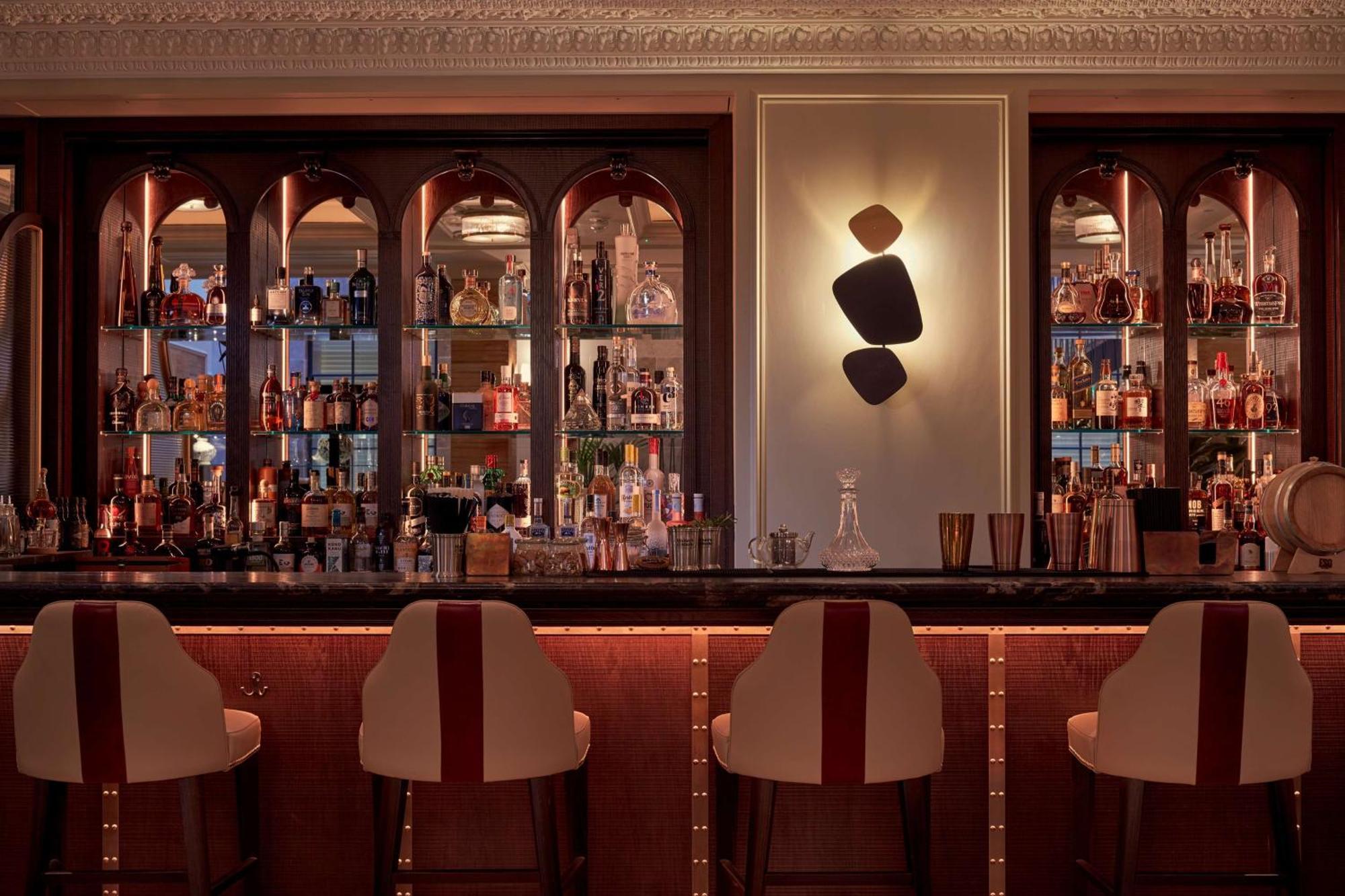 ホテル ダブルツリー バイ ヒルトン ロンドン ケンジントン 設備 写真 The Bar at The Ivy Temple Row