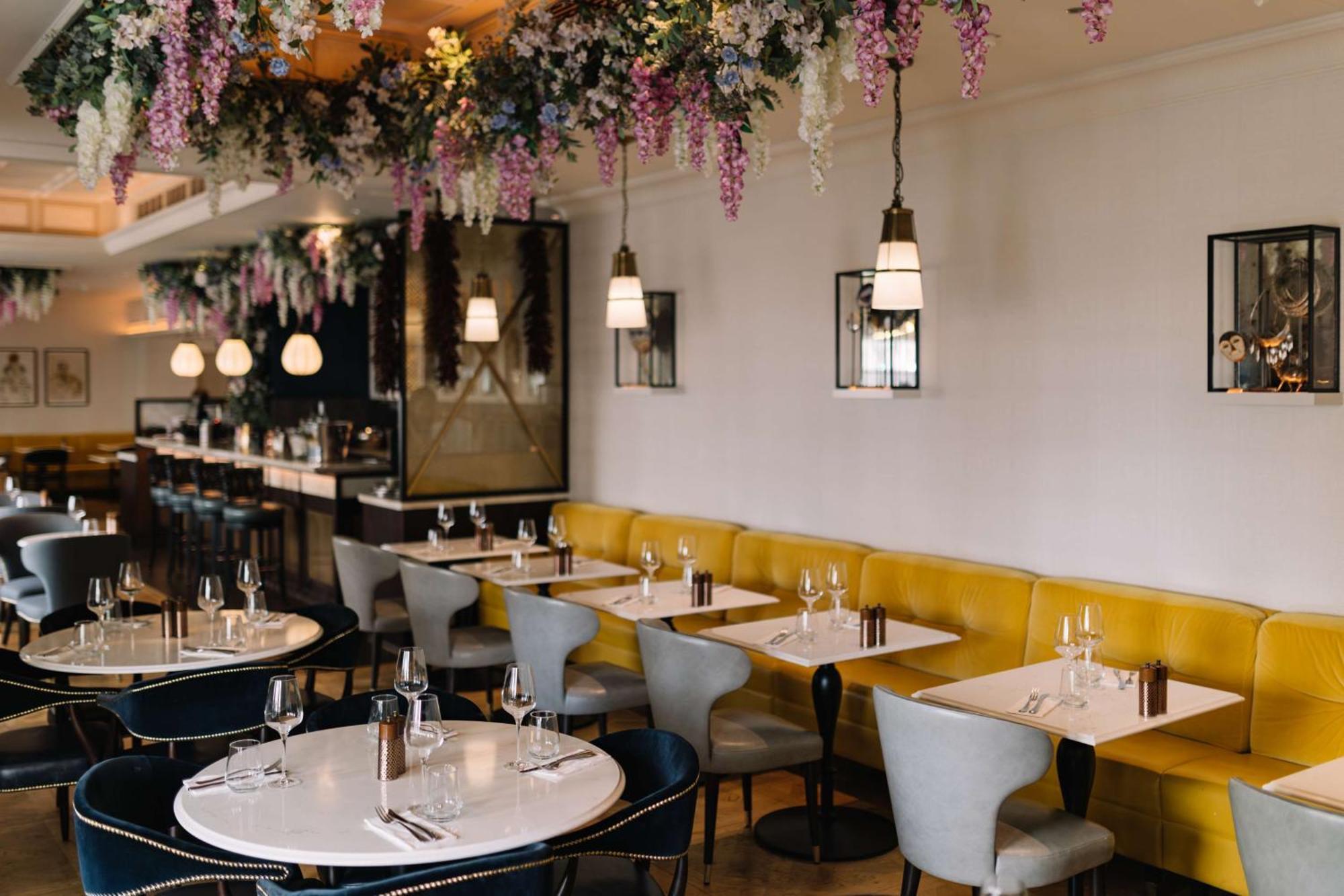 ホテル ダブルツリー バイ ヒルトン ロンドン ケンジントン エクステリア 写真 Interior of the restaurant