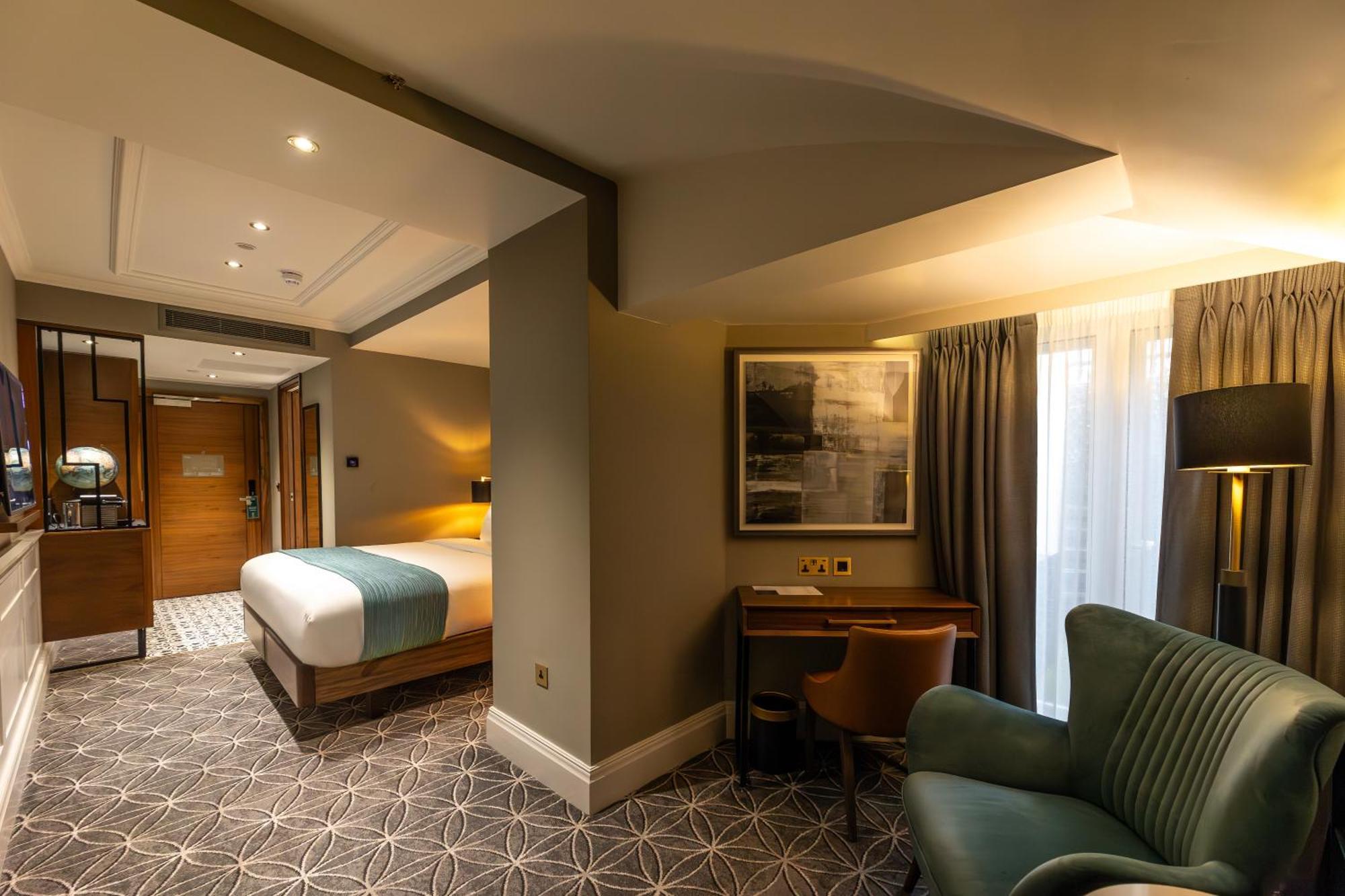 ホテル ダブルツリー バイ ヒルトン ロンドン ケンジントン エクステリア 写真 A suite at the hotel