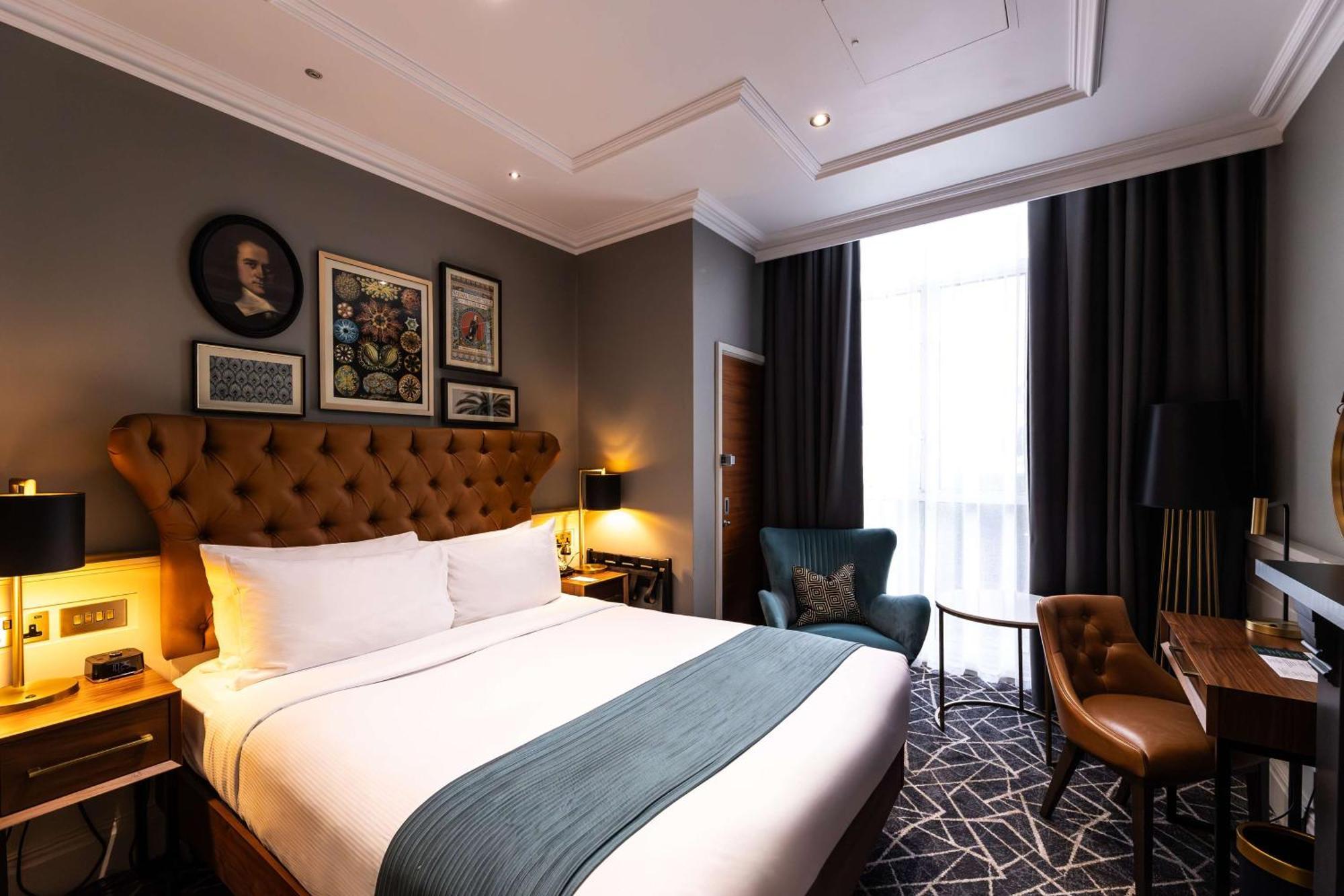 ホテル ダブルツリー バイ ヒルトン ロンドン ケンジントン エクステリア 写真 A bedroom at the hotel