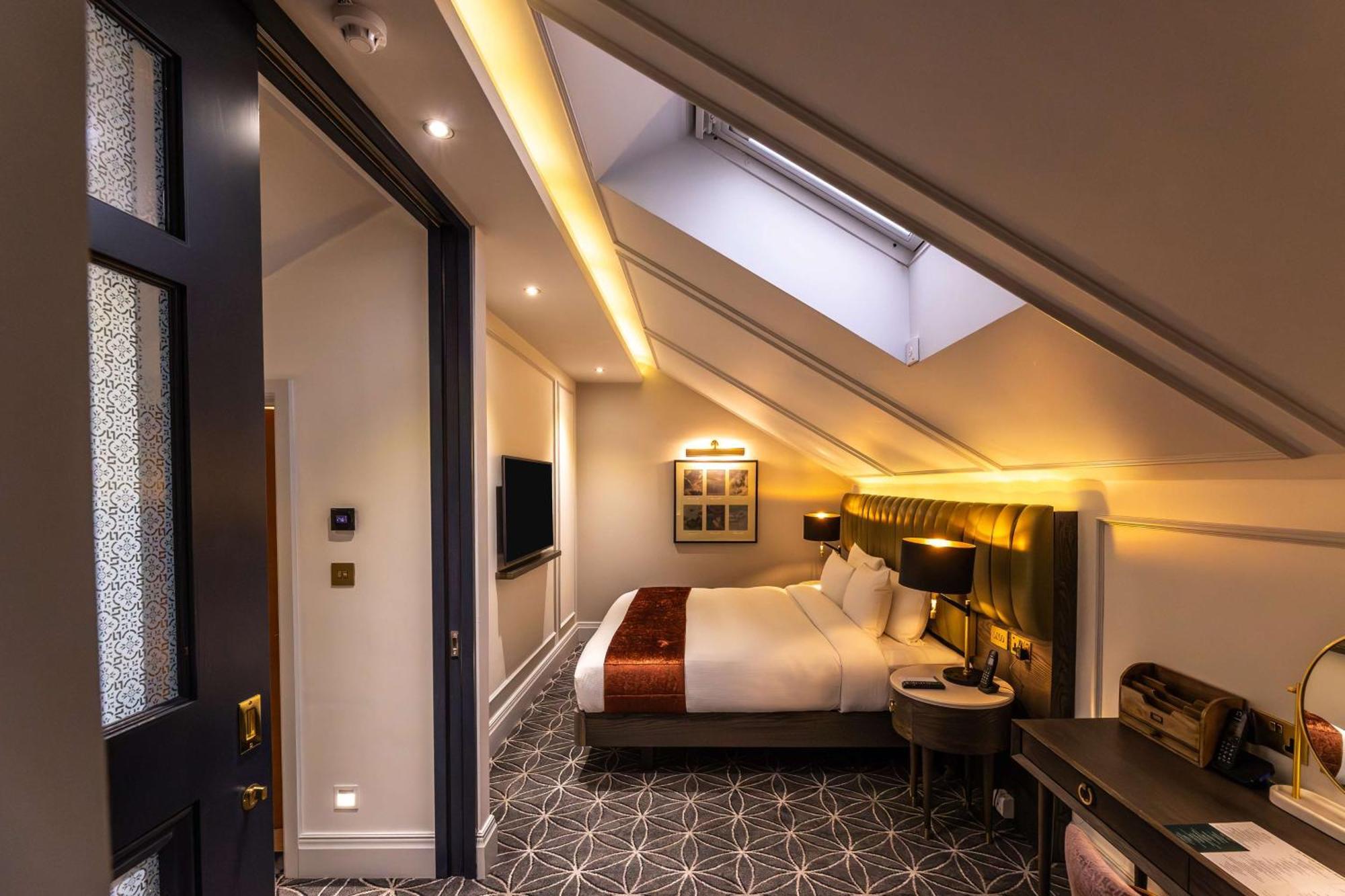 ホテル ダブルツリー バイ ヒルトン ロンドン ケンジントン エクステリア 写真 A room at the hotel