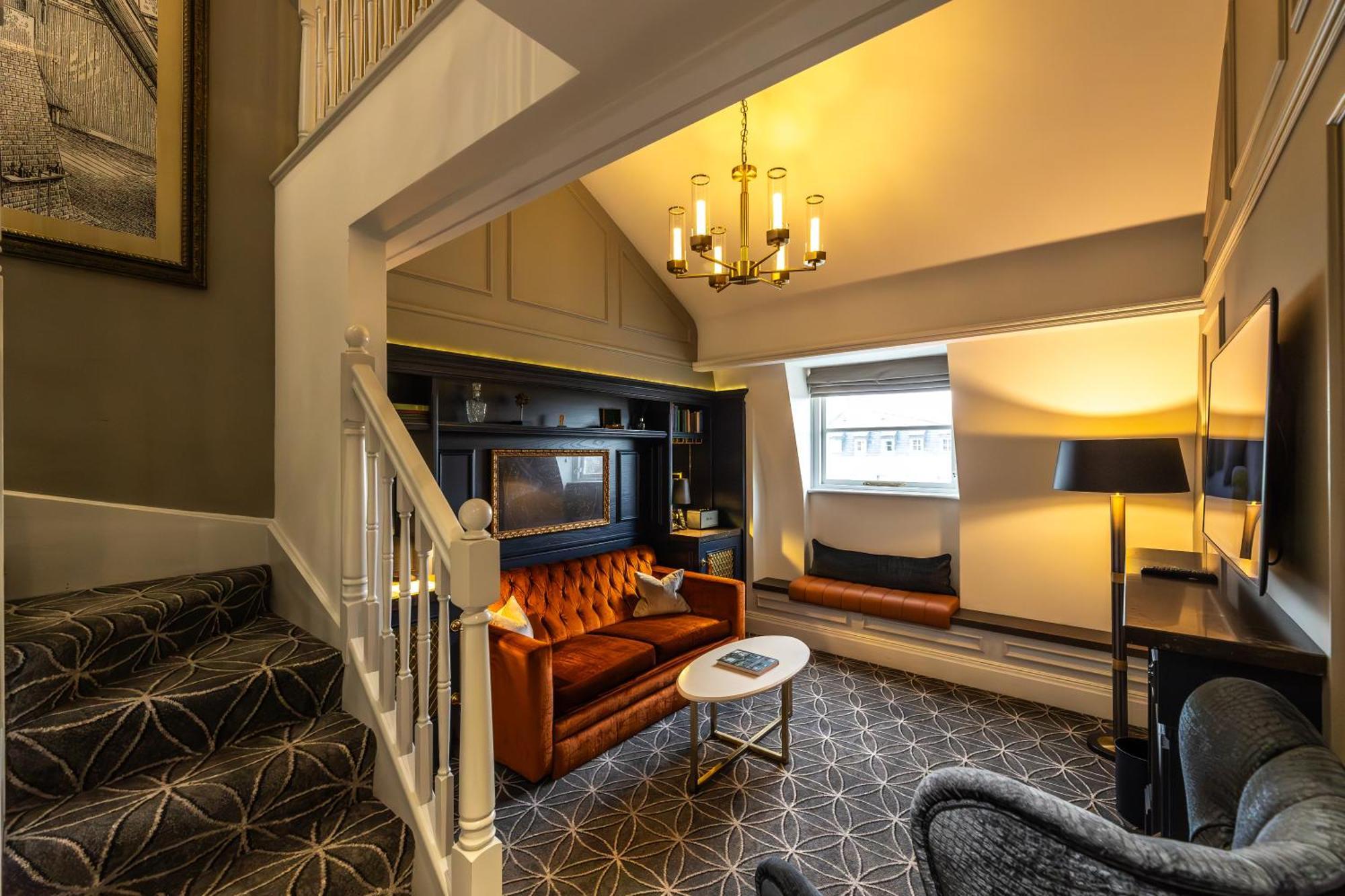 ホテル ダブルツリー バイ ヒルトン ロンドン ケンジントン エクステリア 写真 The hotel's interior